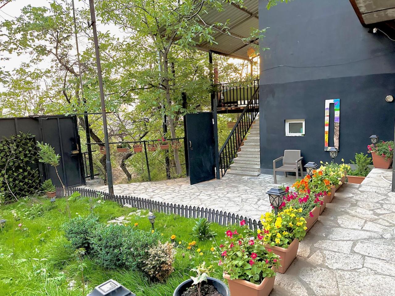 Cosy Studio With Beautiful Garden يريفان المظهر الخارجي الصورة